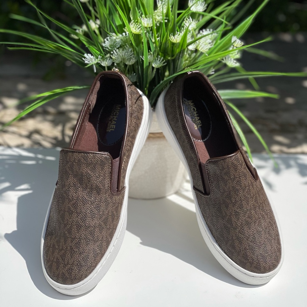 MICHAEL KORS🍂🍁MK signature print brown